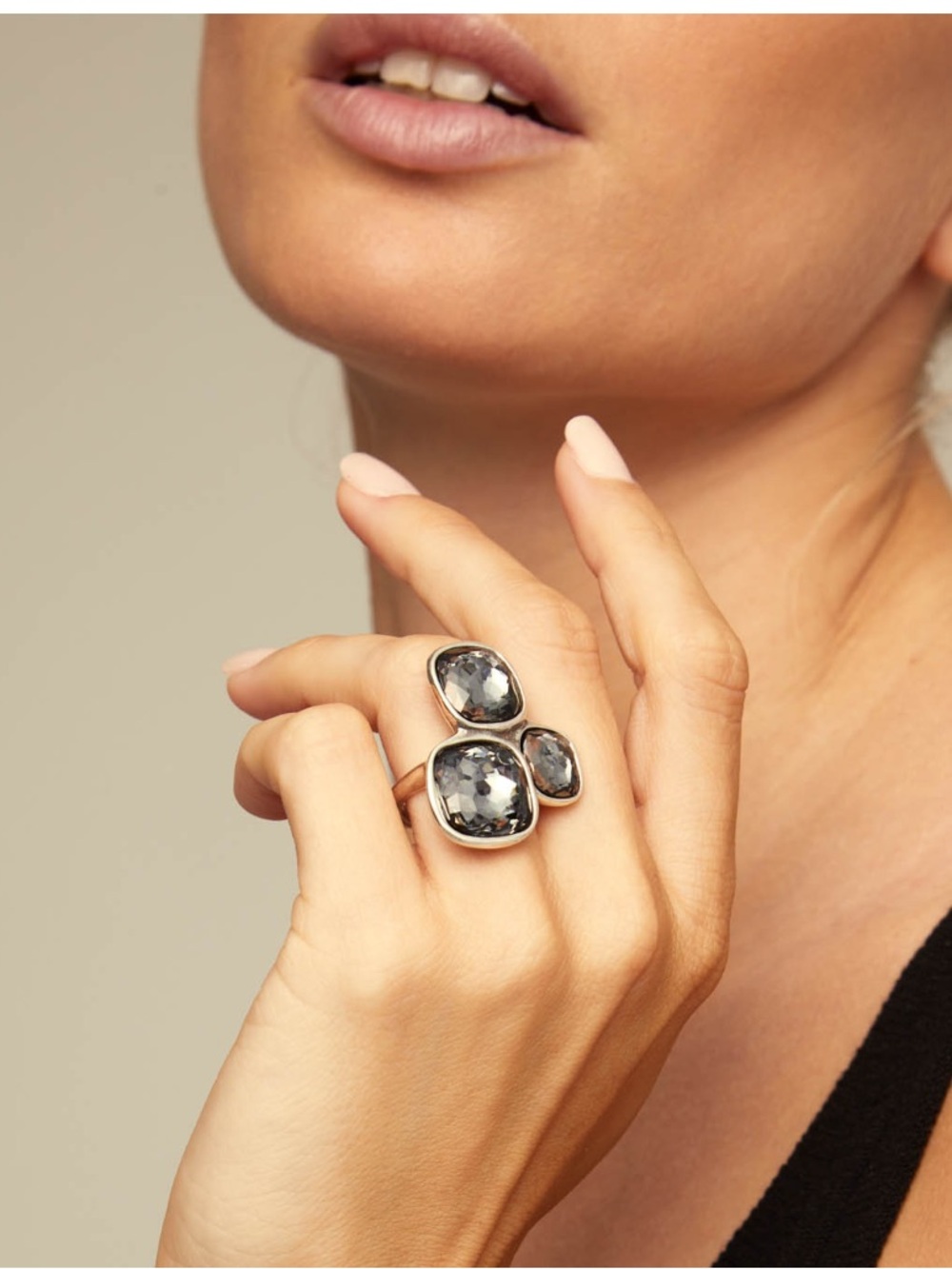 NWT Uno de 50 - Triple Cushion-Set Gray Stone Ring - Picture 9 of 9